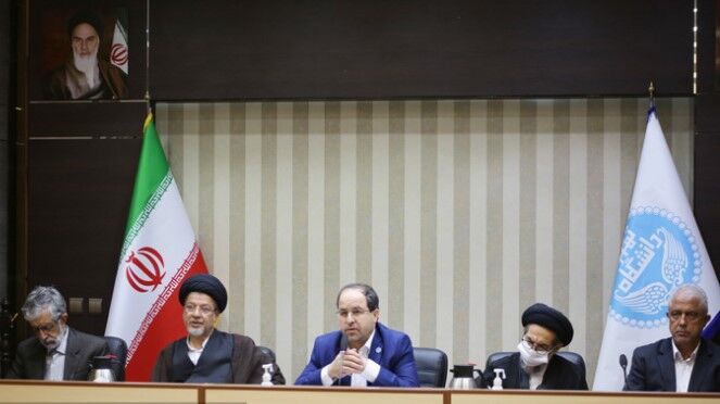 رییس دانشگاه تهران: برخی حاضر نیستند در فضای قانونی اعتراض خود را بیان کنند/به خطای دانشجویان با ابزارهای انضباطی رسیدگی می‌شود