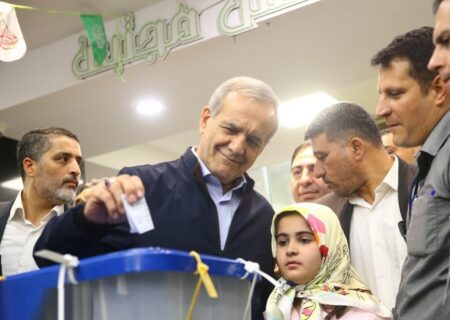 رییس کمیته تبلیغات و رسانه دکتر پزشکیان در استان خوزستان؛ روز جمعه با حضور پای صندوق های رای